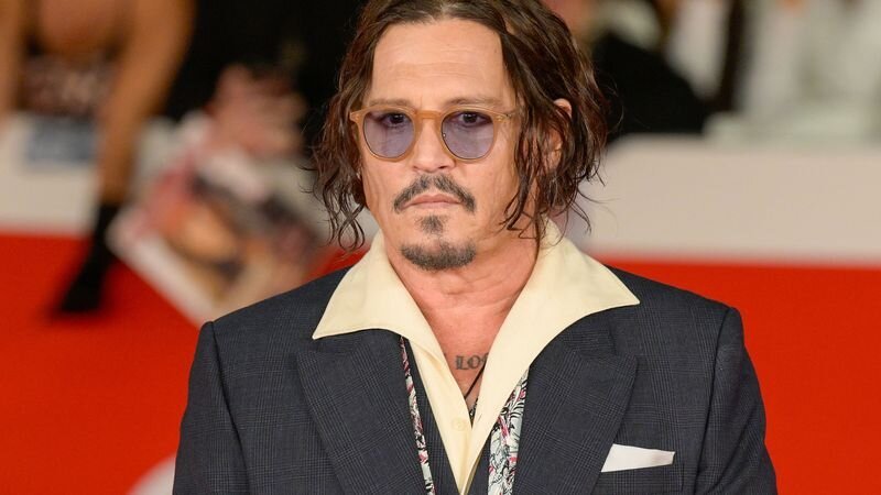 Джони Деп се завръща в голямото кино като Скрудж в нова адаптация на „Коледна песен“